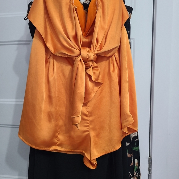 Orange short romper - Picture 4 of 4